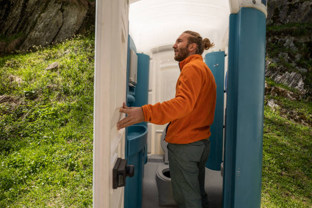 Porta potty delivery and setup in Lake Magdalene, FL